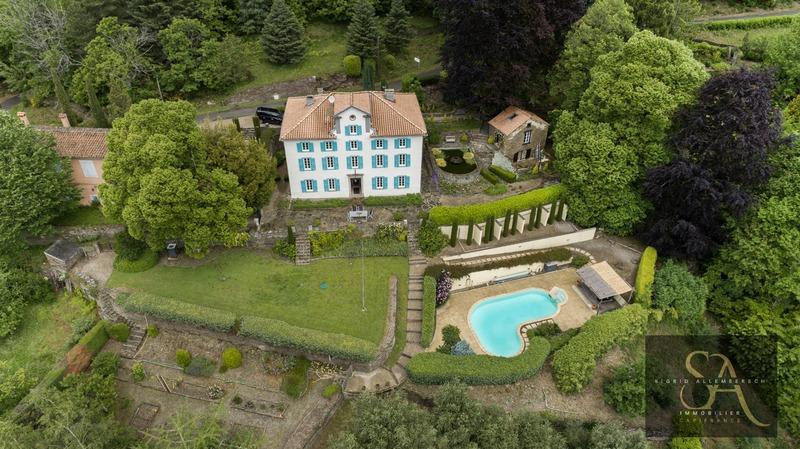 Maison - 312 m² - 9 pièces