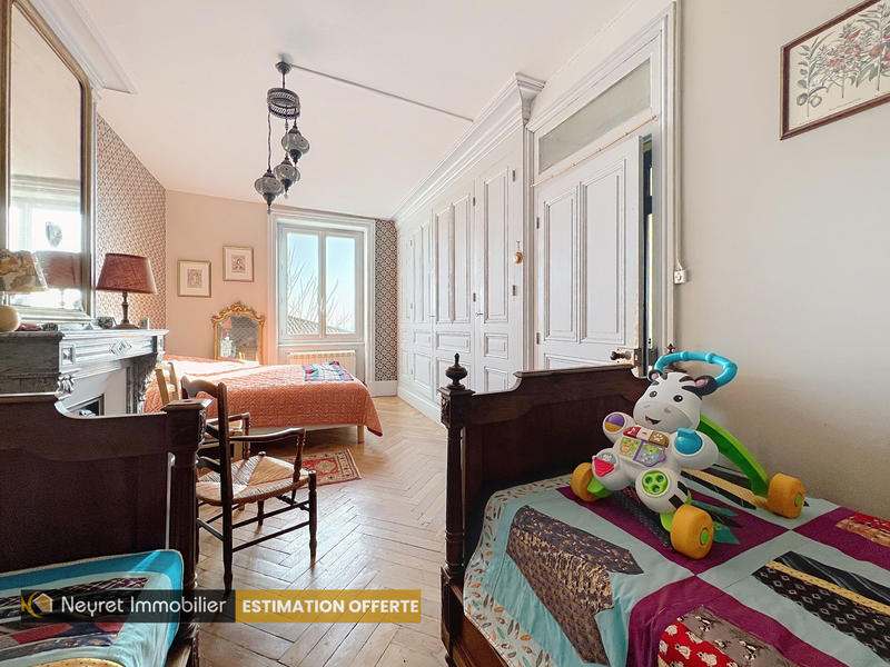 Propriété - 175 m² - 8 pièces