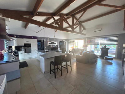 Maison - 200 m² - 6 pièces