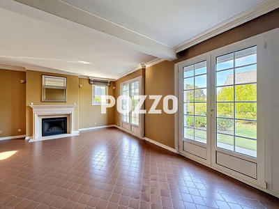 Maison - 180 m² - 7 pièces