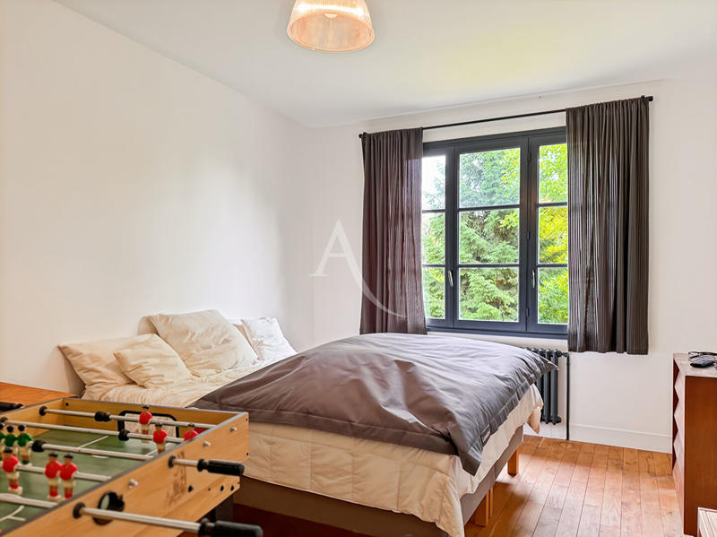 Maison - 228 m² - 8 pièces