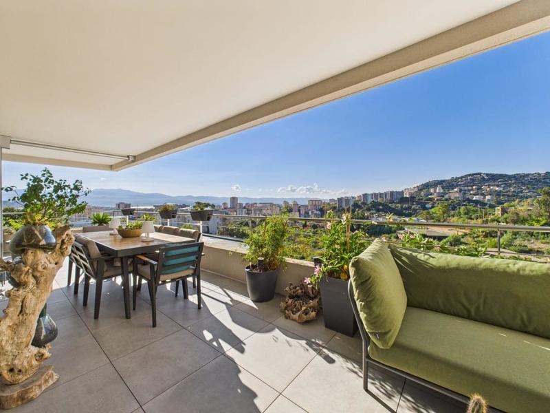 Appartement - 94 m² - 4 pièces