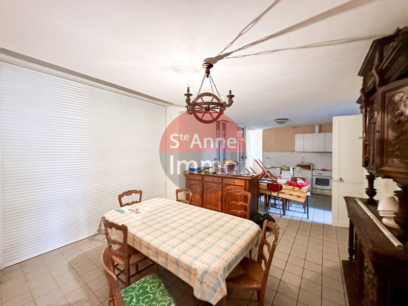 Maison - 300 m² - 12 pièces