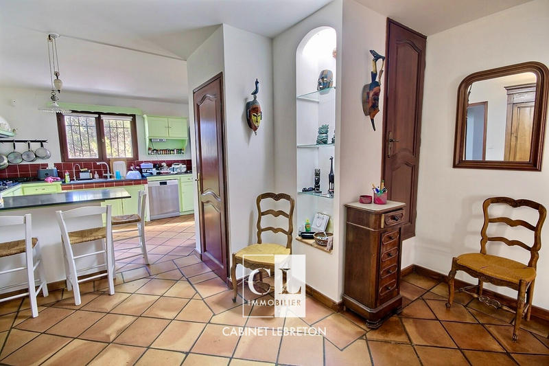 Villa - 419 m² - 6 pièces