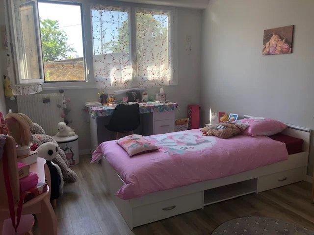 Appartement - 99 m² - 4 pièces