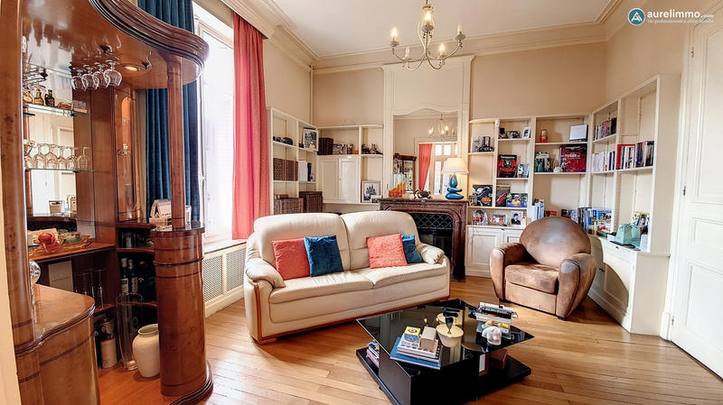 Maison - 285 m² - 9 pièces