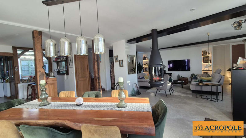 Maison - 240 m² - 9 pièces