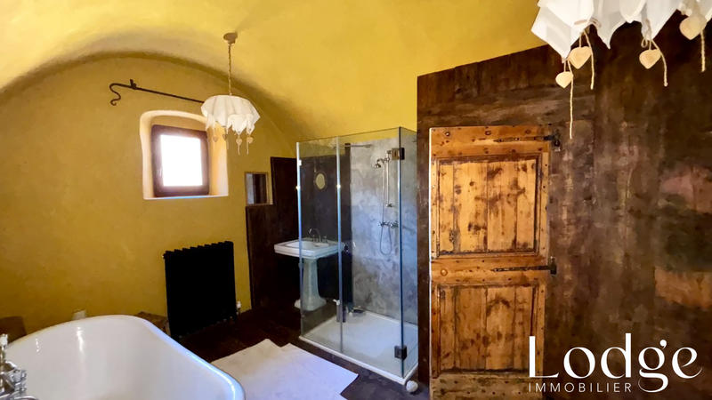 Maison - 440 m² - 12 pièces