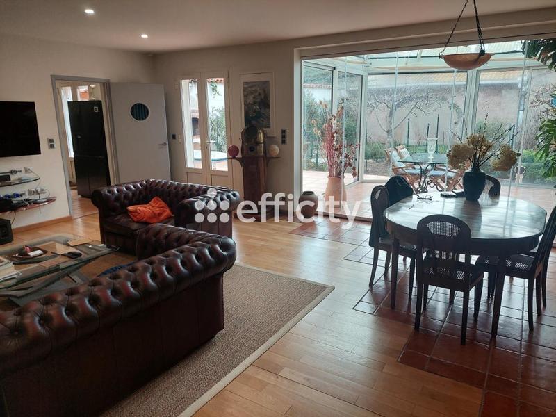 Maison - 244 m² - 7 pièces