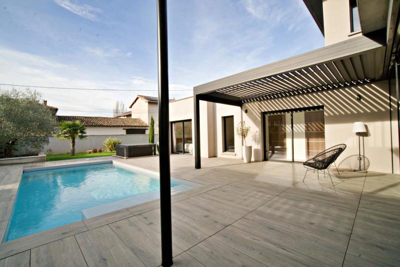 Maison - 250 m² - 7 pièces