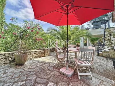 Villa - 200 m² - 6 pièces