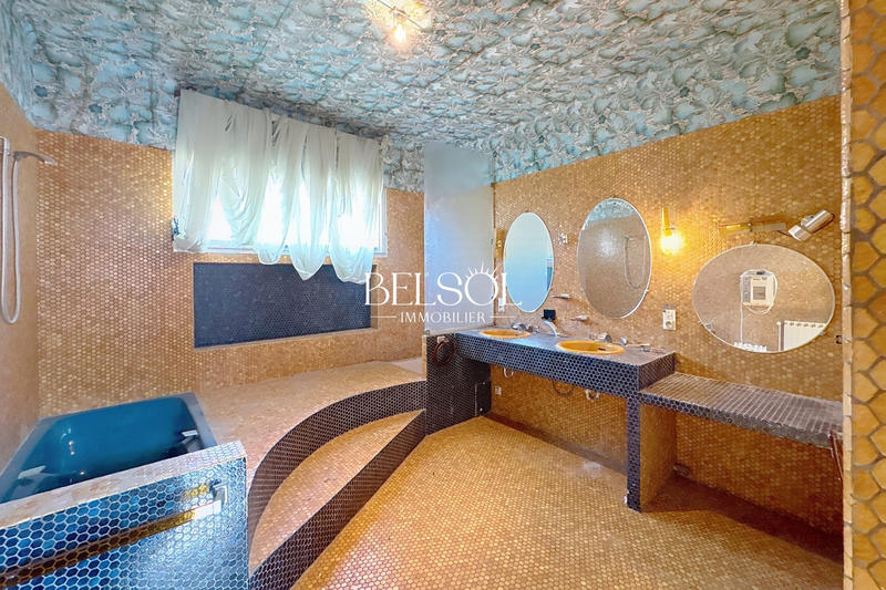 Villa - 220 m² - 7 pièces