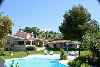 Maison - 305 m² - 10 pièces