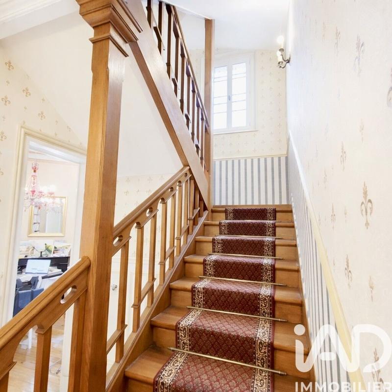 Maison - 210 m² - 8 pièces