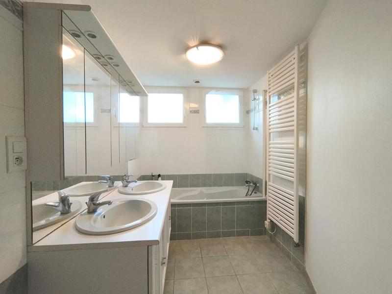 Maison - 243 m² - 10 pièces