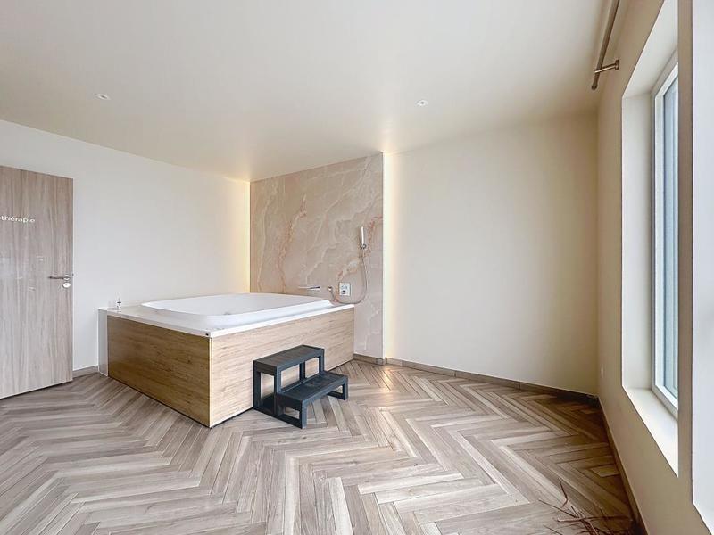 Santé - 121 m² - 6 pièces