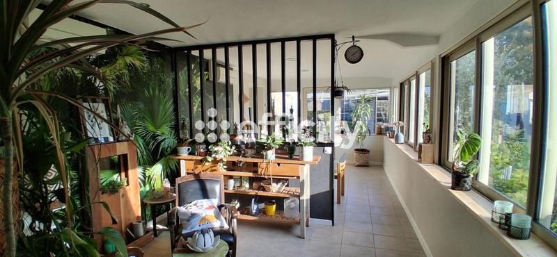 Maison - 343 m² - 11 pièces