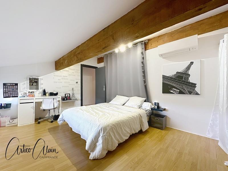 Maison - 271 m² - 9 pièces