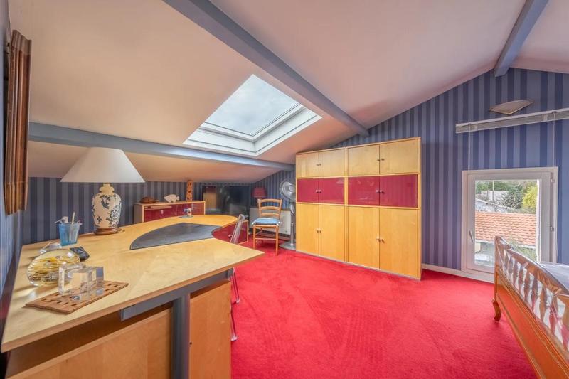 Maison - 230 m² - 5 pièces