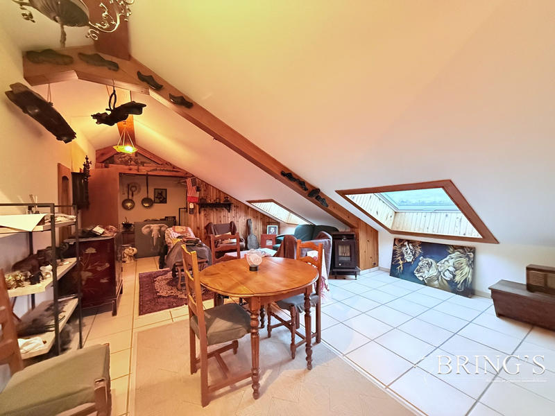 Maison - 250 m² - 8 pièces