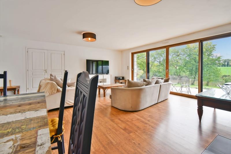 Propriété - 274 m² - 8 pièces