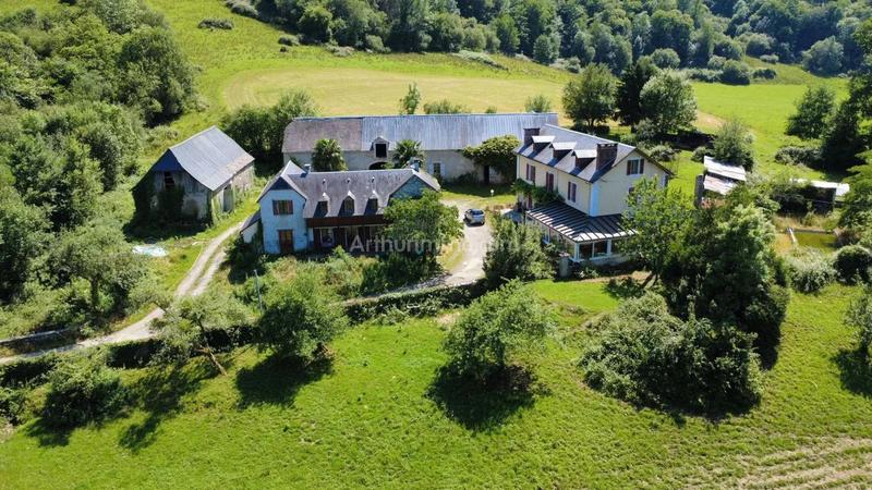 Maison - 326 m² - 15 pièces