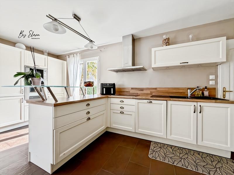 Maison - 219 m² - 8 pièces