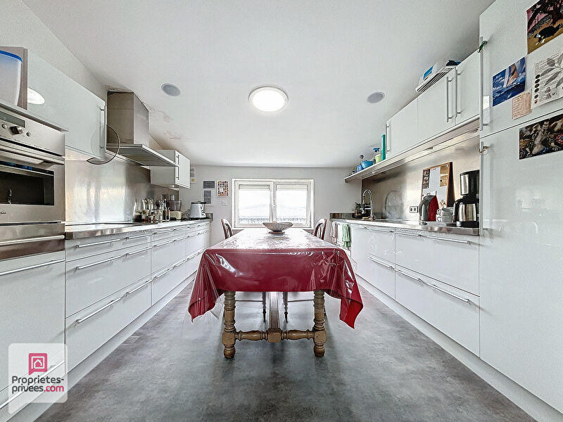 Appartement - 160 m² - 4 pièces