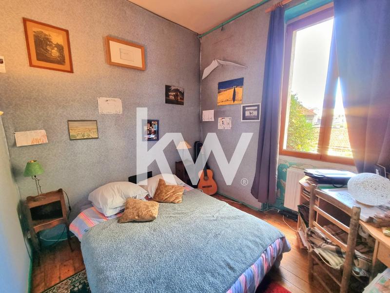 Maison - 280 m² - 11 pièces