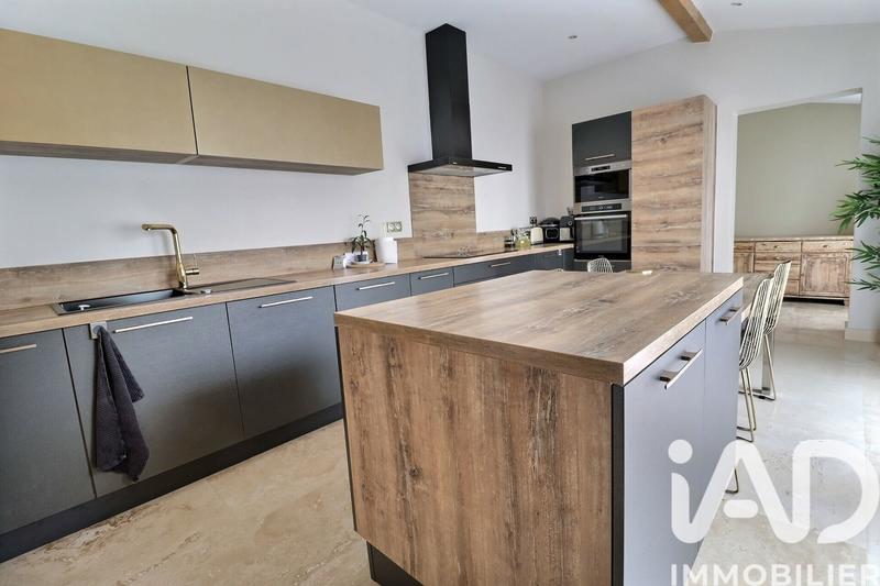 Maison - 200 m² - 7 pièces