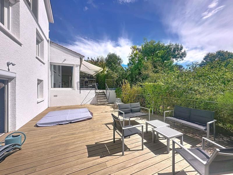 Maison - 271 m² - 9 pièces