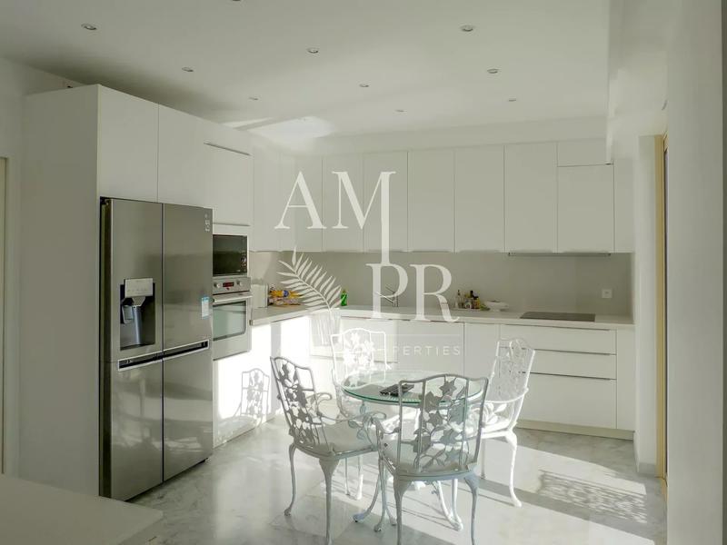 Villa - 220 m² - 8 pièces