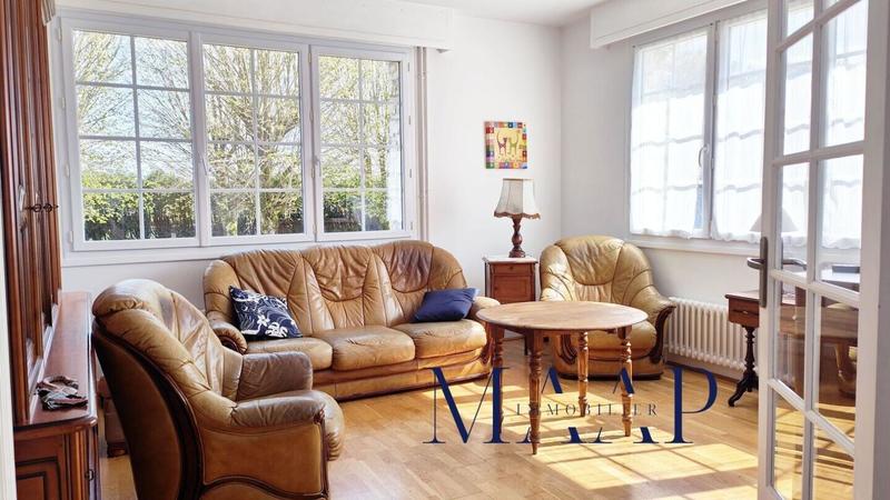 Demeure - 303 m² - 11 pièces