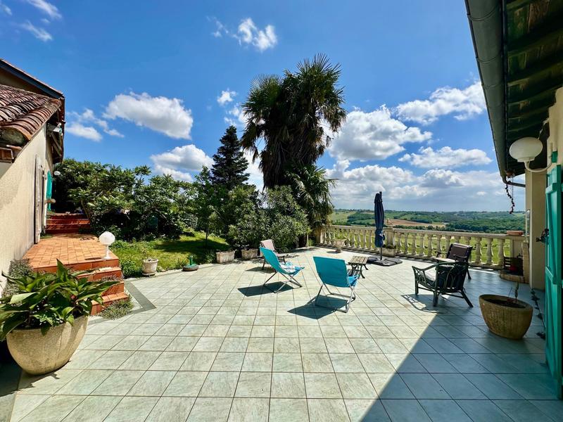 Maison - 220 m² - 6 pièces