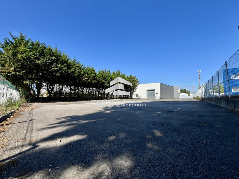 Local d'activités - 1 175 m²