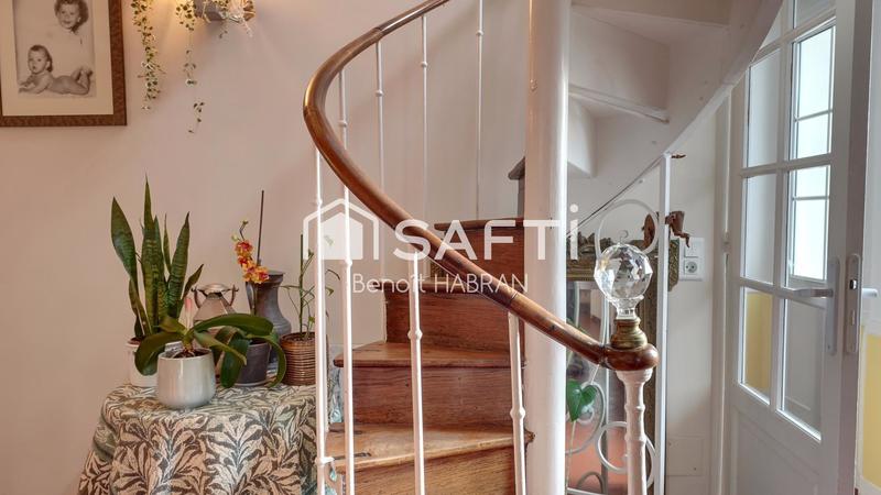 Maison - 235 m² - 8 pièces