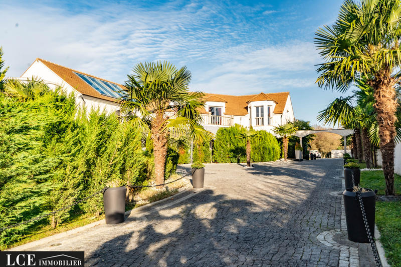 Villa - 570 m² - 10 pièces