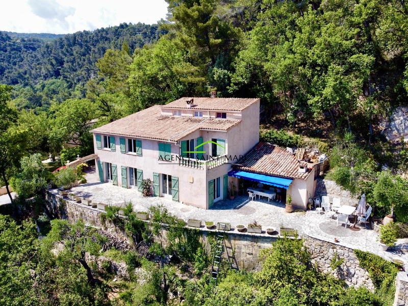 Maison - 221 m² - 5 pièces