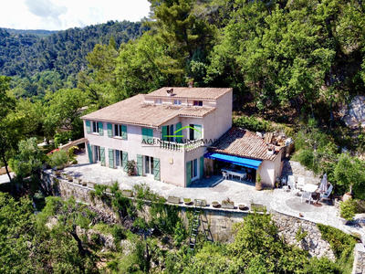 Maison - 221 m² - 5 pièces