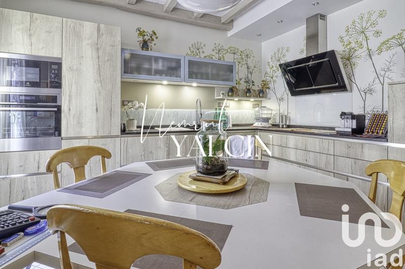 Maison - 233 m² - 8 pièces