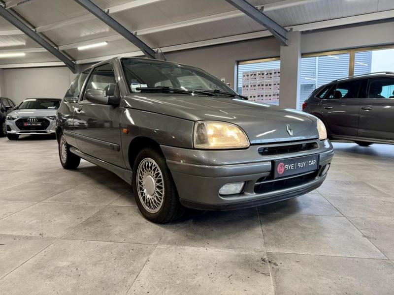 Renault Clio 1.8i - 92 Bva I Berline Baccara Phase 3 / Garantie 12 Mois