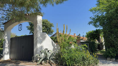 Mas - 580 m² - 20 pièces