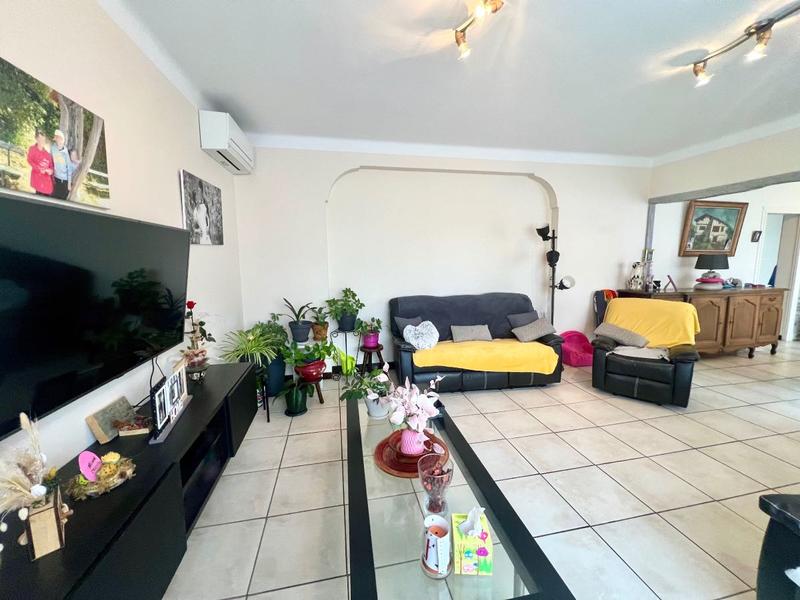 Maison - 210 m² - 10 pièces