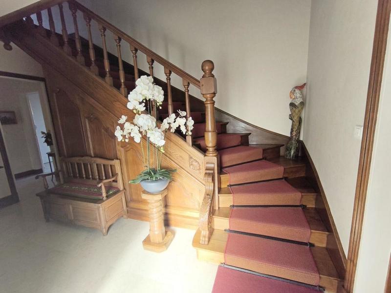 Maison - 218 m² - 6 pièces