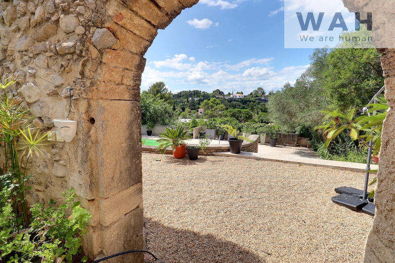 Maison - 300 m² - 10 pièces