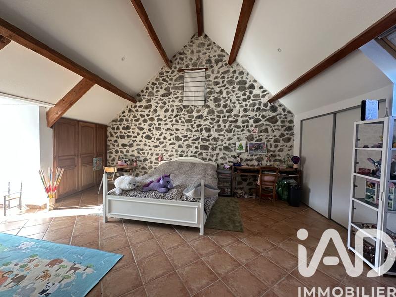 Maison - 234 m² - 8 pièces
