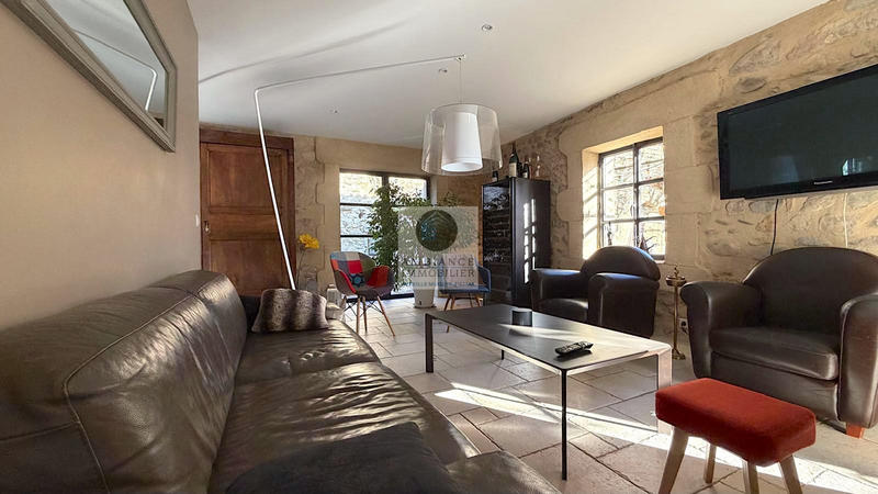 Maison - 280 m² - 9 pièces