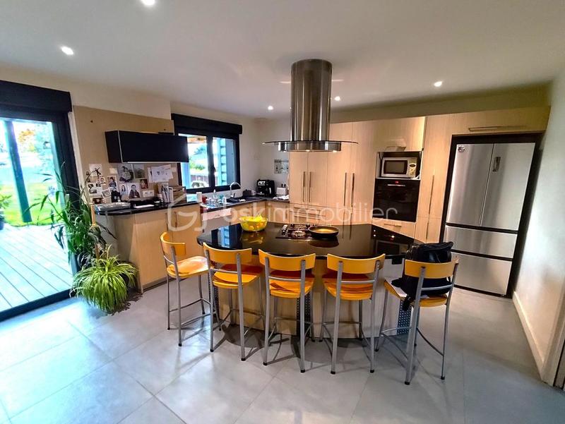 Maison - 167 m² - 9 pièces