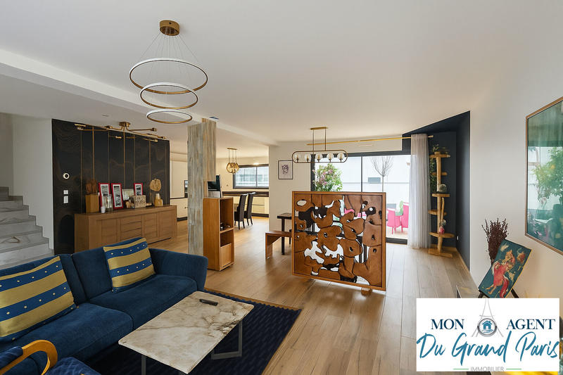 Maison - 230 m² - 7 pièces