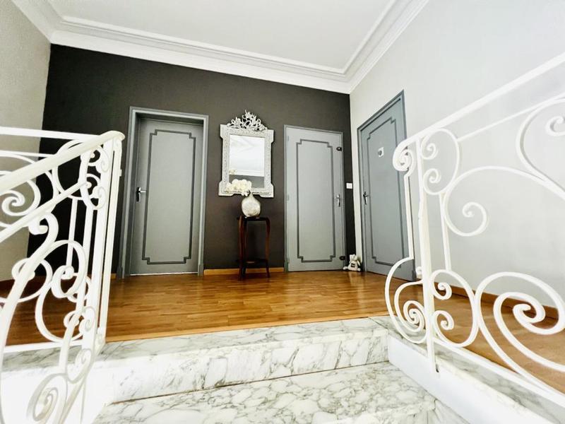 Maison - 210 m² - 8 pièces